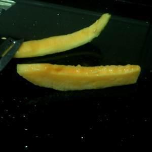 哈密瓜怎么剥皮吃