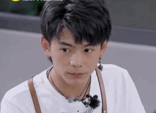 黄晓明直播吃瓜