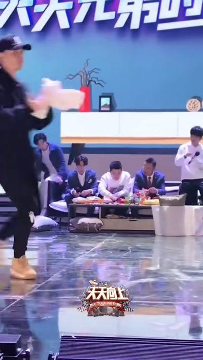 兄弟吃瓜看戏视频,揭秘娱乐圈幕后风云