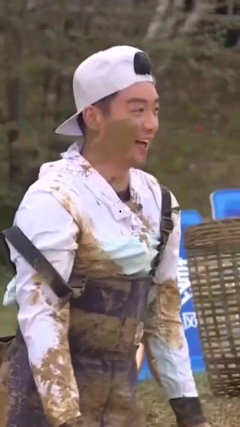 建鹏吃瓜现场视频,一幕幕爆笑瞬间，带你领略网络红人的魅力