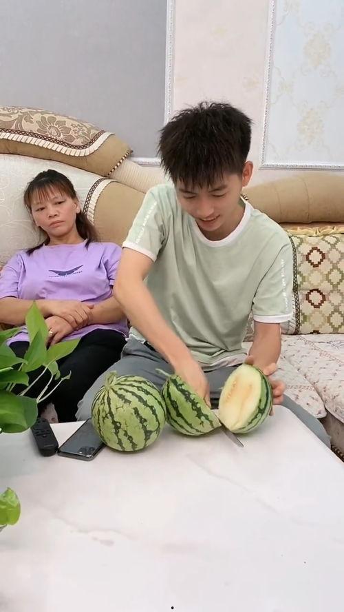 送给妈妈吃瓜,甜蜜瓜果，家的味道