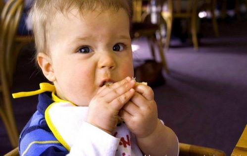 小孩哥吃瓜搞笑句子,欢乐无限