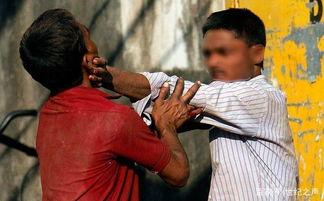 女人打架男人吃瓜,女人打架，男人吃瓜的众生相